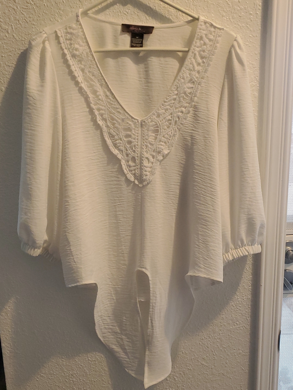 Elegant White Crochet V-Neck Blouse with Flowing Hem